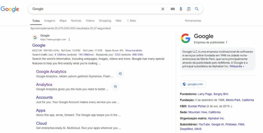 Captura de tela do Google, mostrando resultados de pesquisa, incluindo opções como Google Analytics e Apps, destacando as funcionalidades da plataforma.
