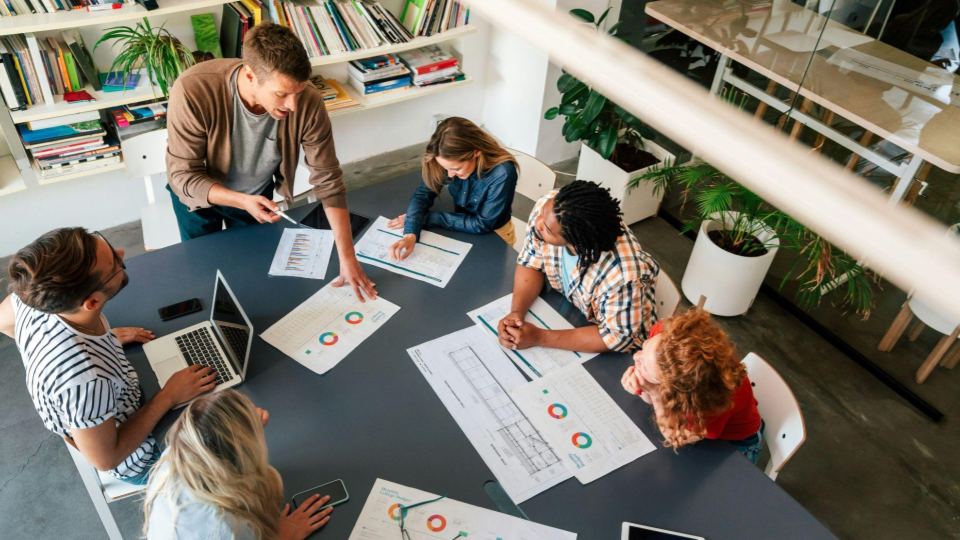 Digital PR para Lideranças: Executivos como Ativos E-E-A-T
