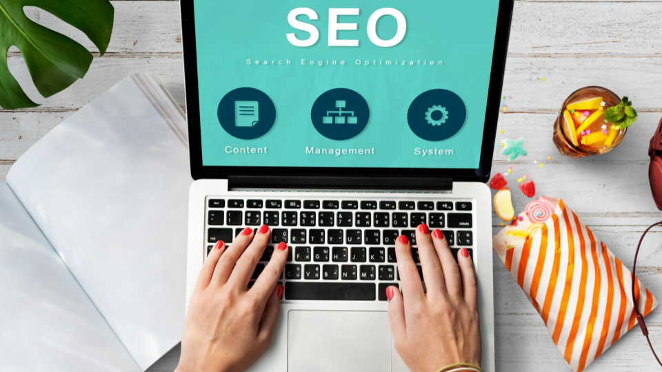 O Fim do Funil B2B: Como Unir PR e SEO no "Messy Middle"